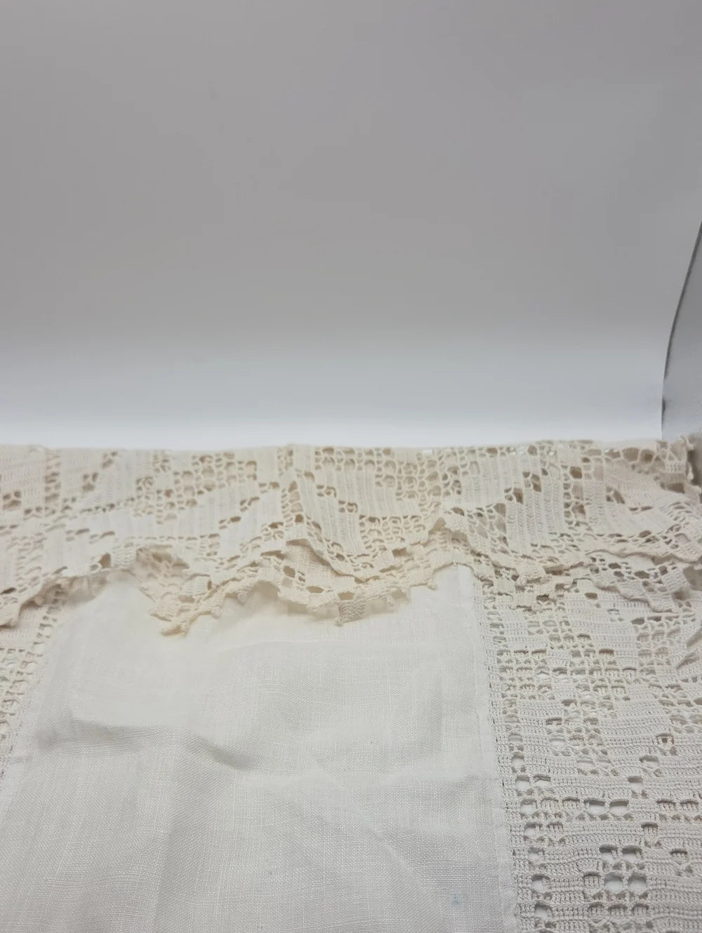 Doilie-Lace Edge Table Runner - Cream. Vintage